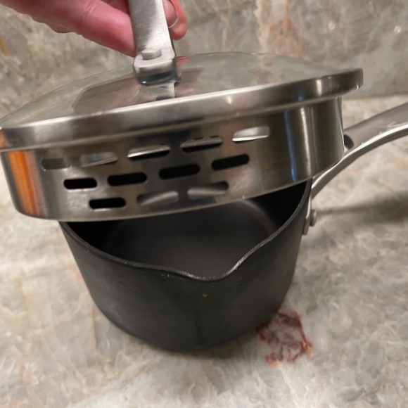 Calphalon Nonstick Saucepan 1.5 Quarts With Lid - Picture 6 of 7
